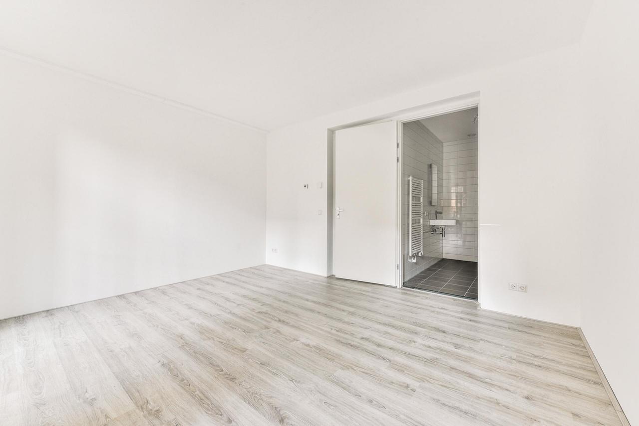 98 m² apartment with elevator in Amsterdam - Image 2