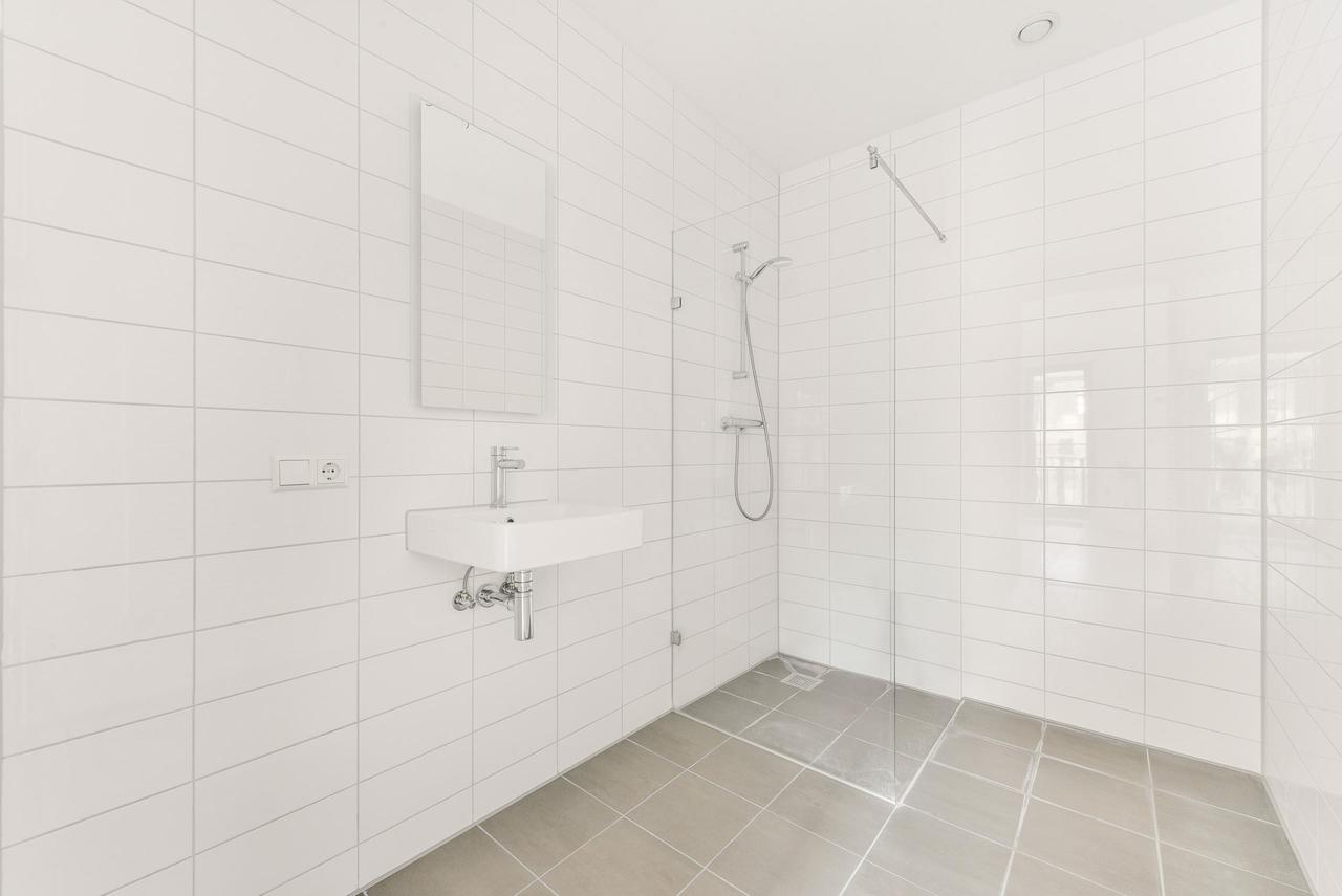 98 m² apartment with elevator in Amsterdam - Image 4