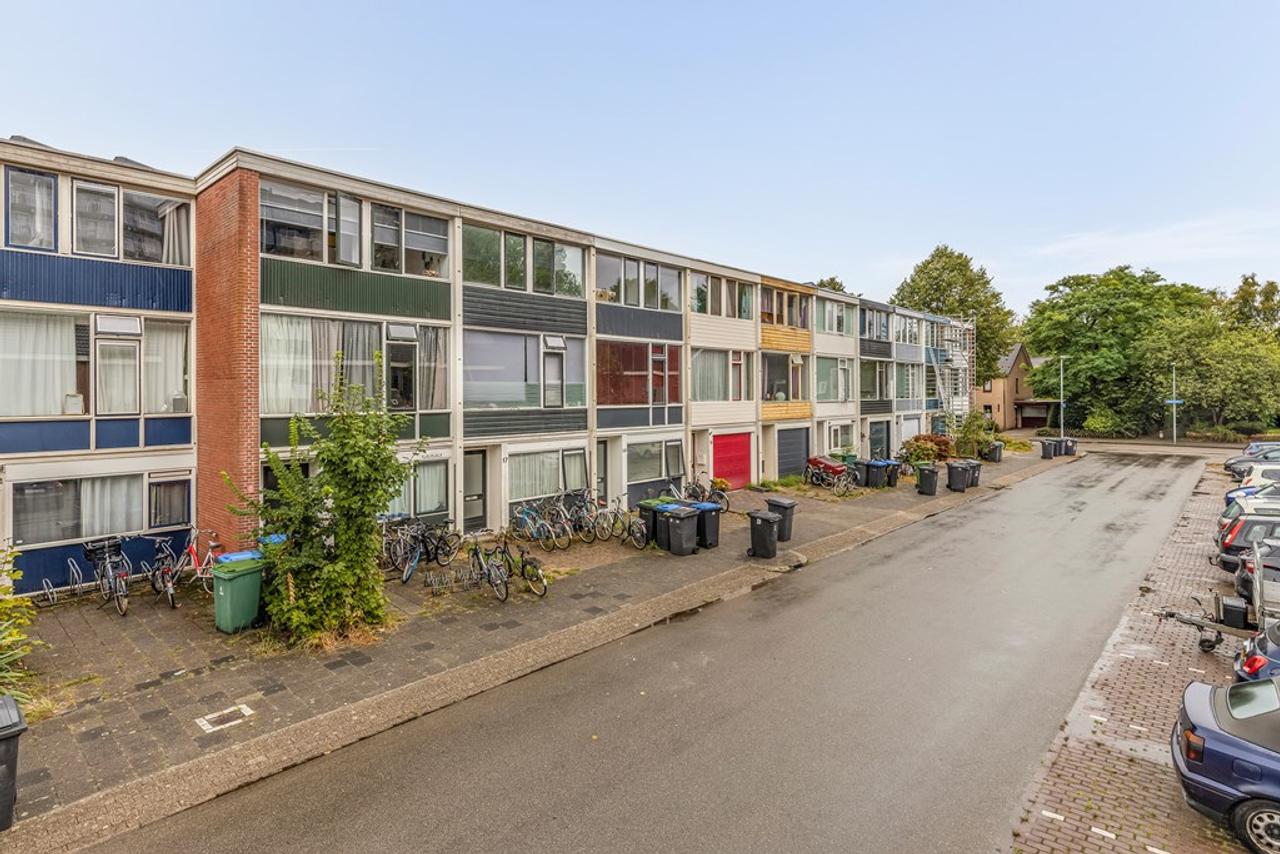Gemeubileerde kamer met veel licht - Afbeelding 1