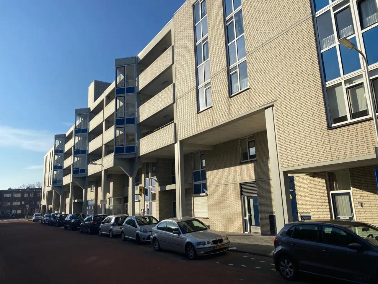 3-kamerappartement met balkon in Centrum-Zuid - Afbeelding 1