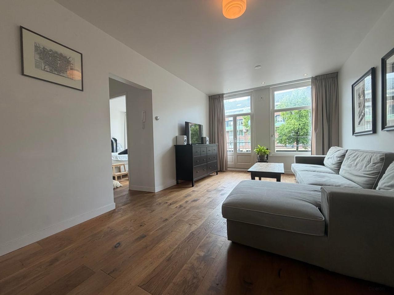 Bright 2-bedroom apartment with 2 balconies - Image 7