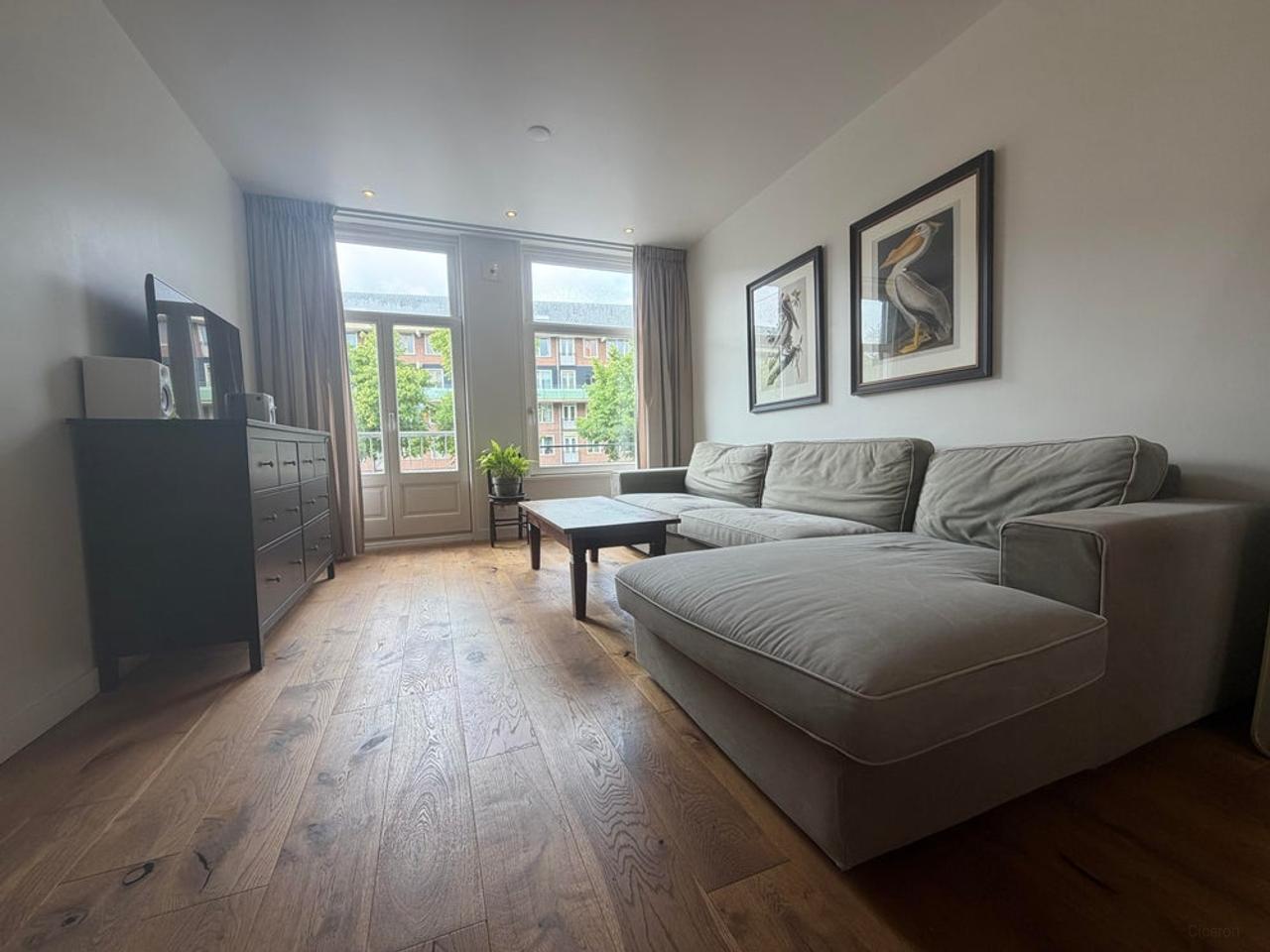 Bright 2-bedroom apartment with 2 balconies - Image 8
