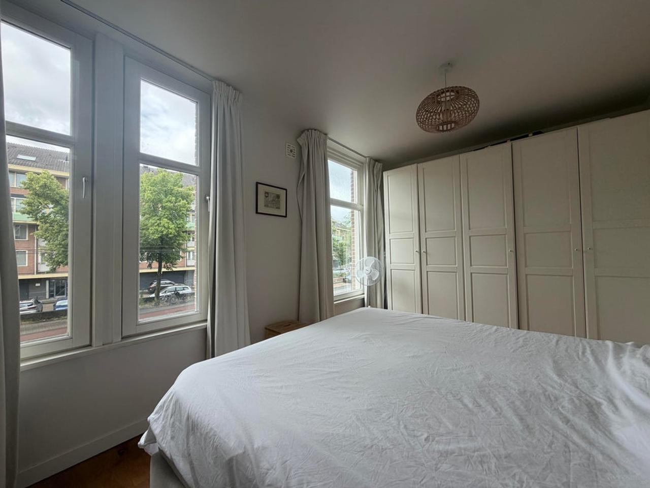 Bright 2-bedroom apartment with 2 balconies - Image 12