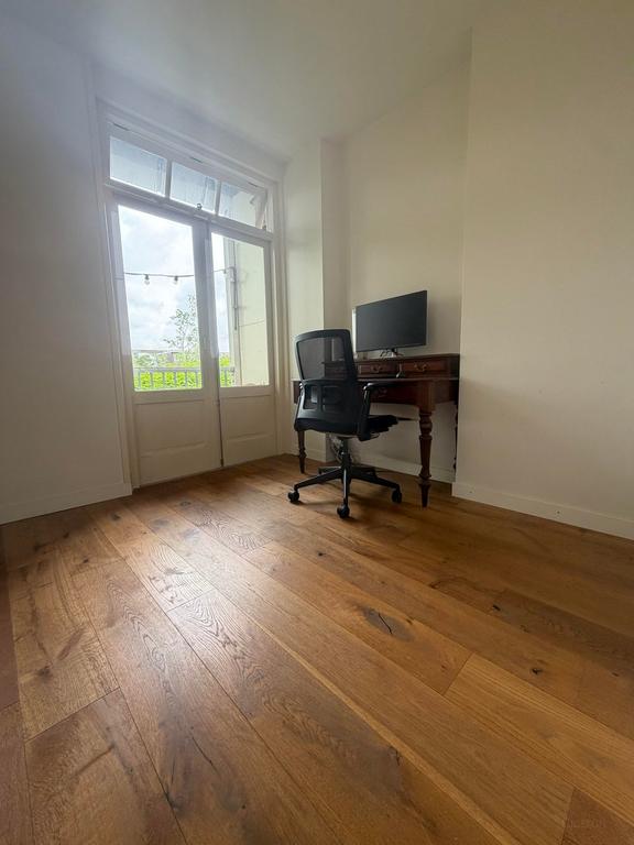 Bright 2-bedroom apartment with 2 balconies - Image 13
