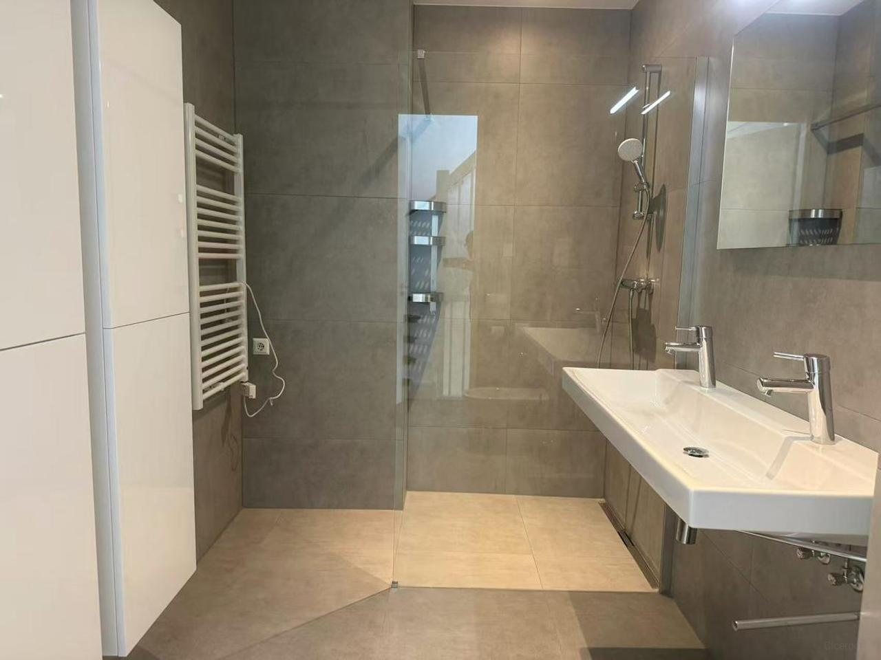 Split-level gezinshuis met waterzicht - Afbeelding 13