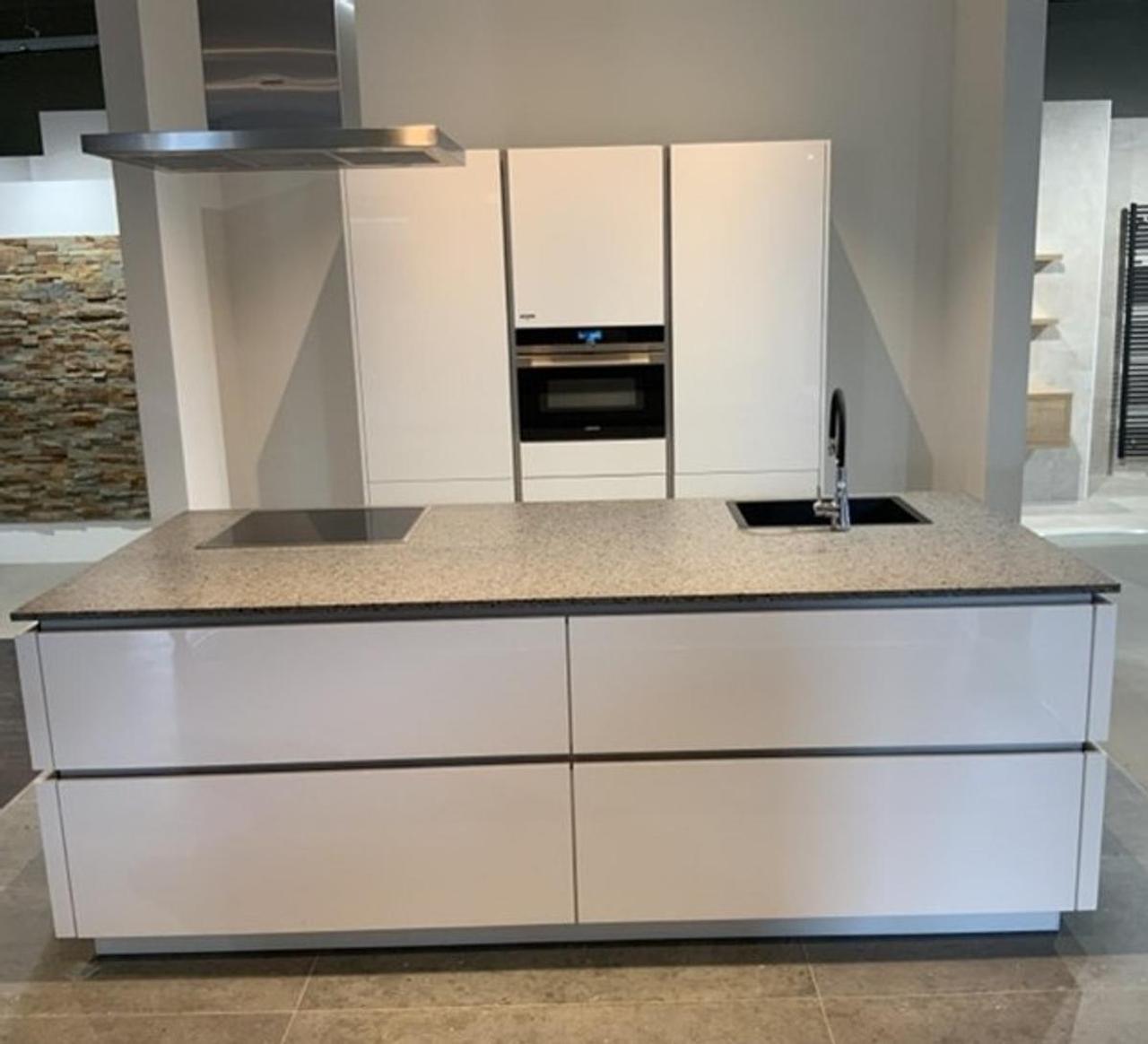 Newly Built Apartment with 3 Bedrooms - Image 6