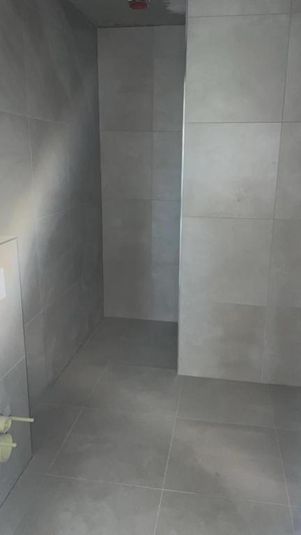 Newly Built Apartment with 3 Bedrooms - Image 7