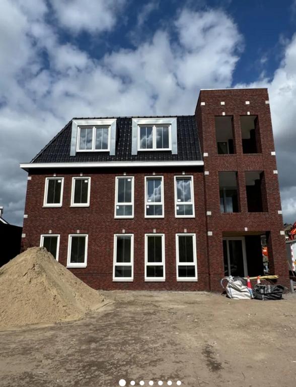 Newly Built Apartment with 3 Bedrooms - Image 9
