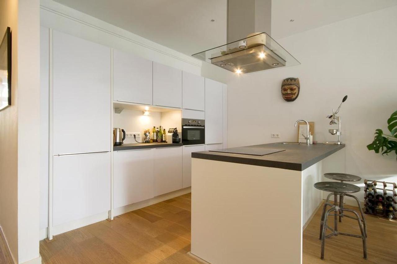 Gemeubileerd appartement met balkon - Afbeelding 1
