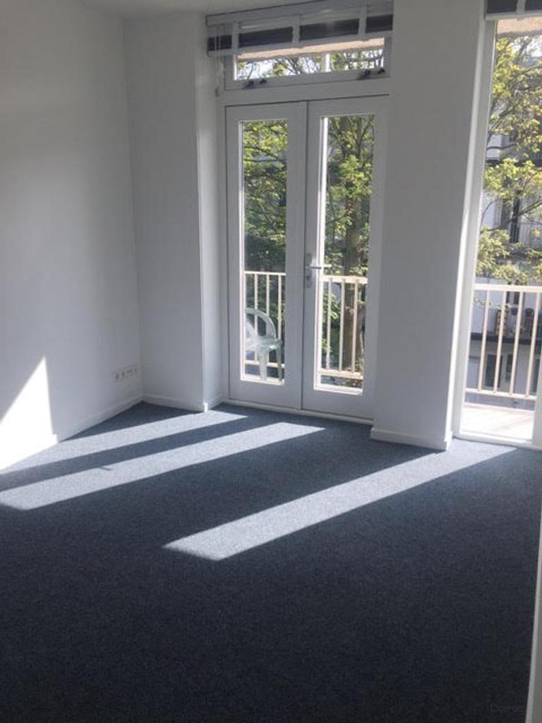 3 slaapkamers en oostbalkon in Amsterdam - Afbeelding 2