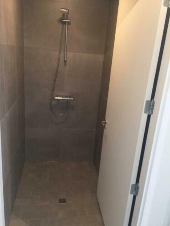 3 slaapkamers en oostbalkon in Amsterdam - Afbeelding 11
