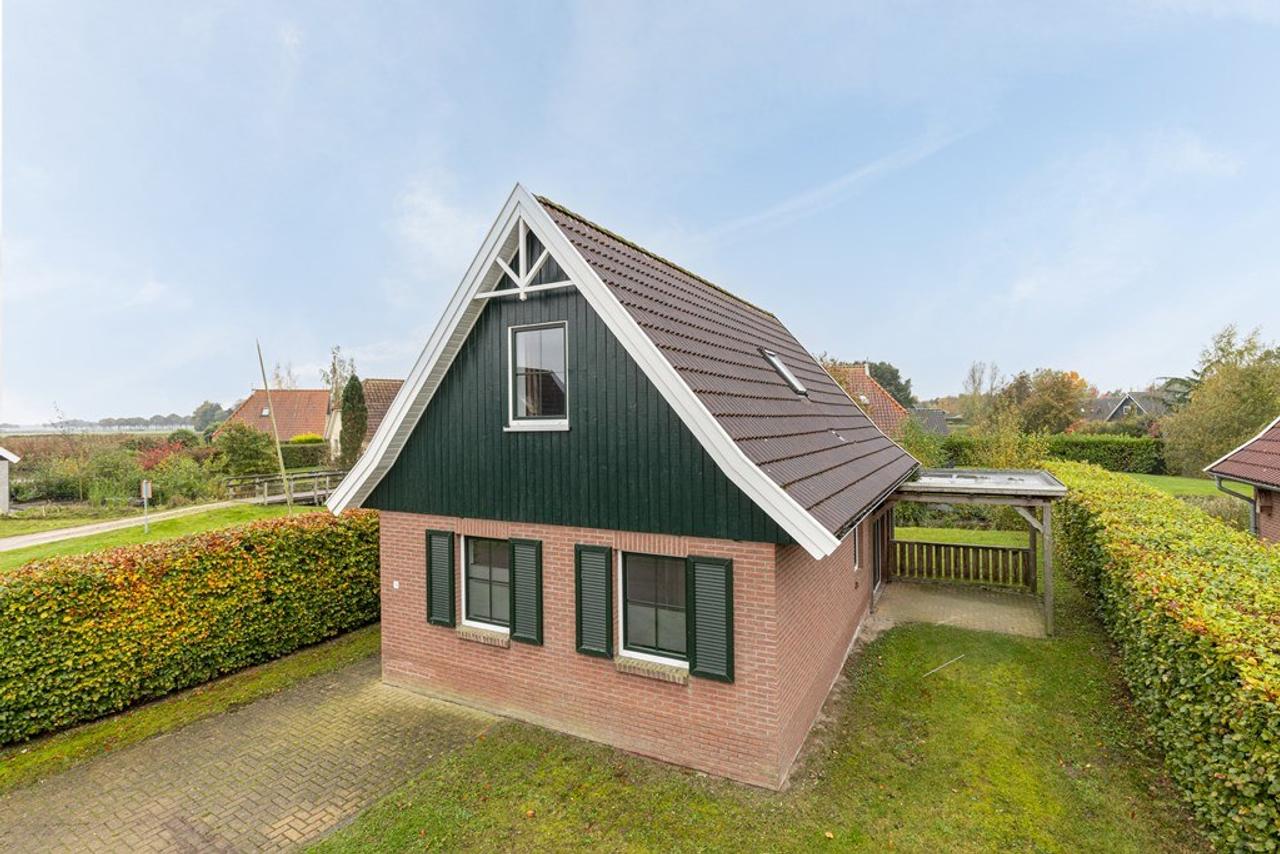 Detached Waterfront Property with Privacy - Image 1