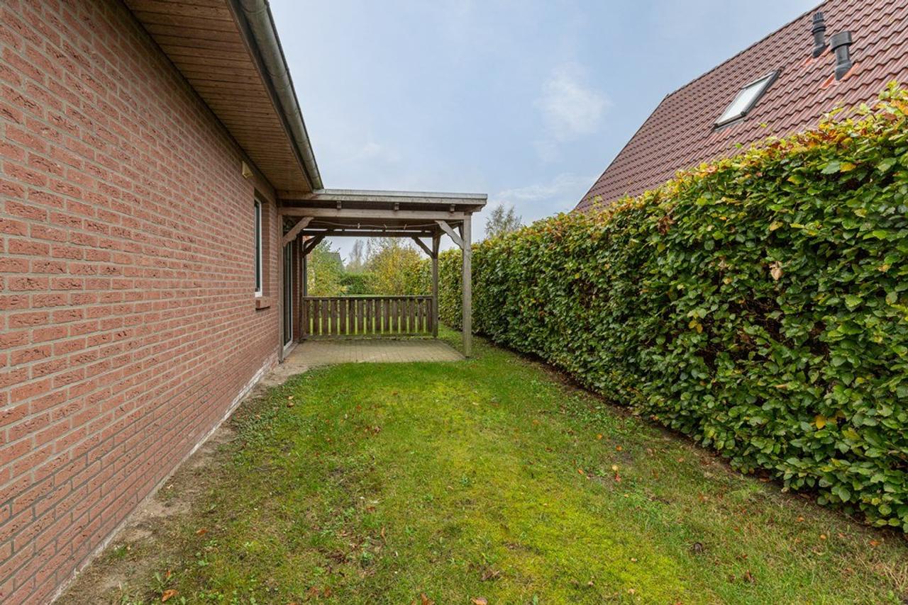 Detached Waterfront Property with Privacy - Image 23