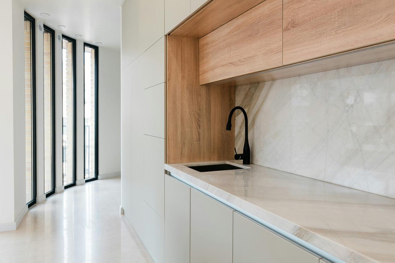 Modern 2-bedroom apartment in Zuidas - Image 1