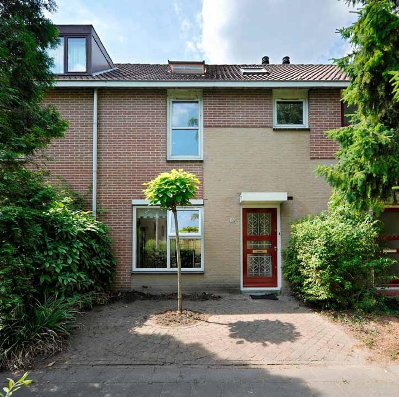 Gezinswoning met tuin in Middenhoven - Afbeelding 1