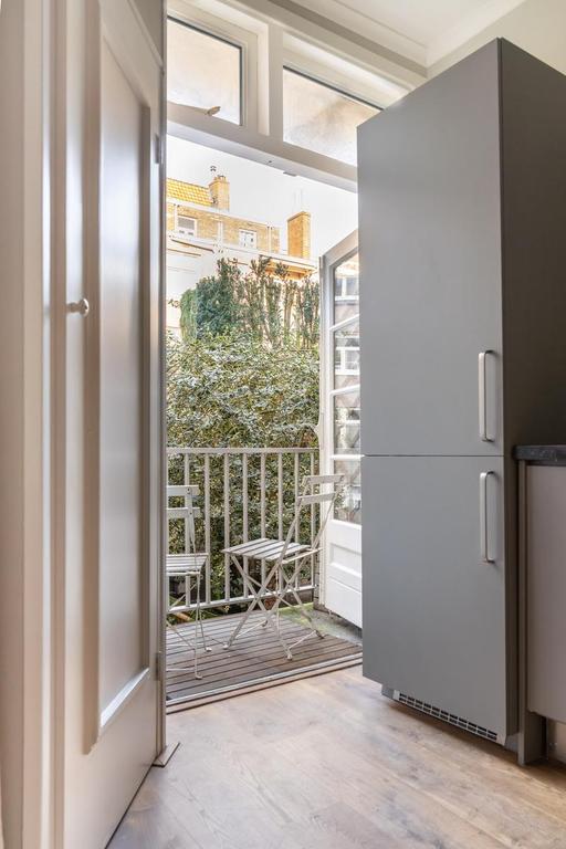 Licht 2-kamerappartement met balkon - Afbeelding 9