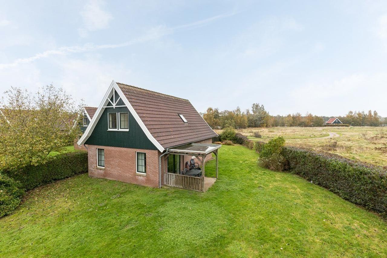 Detached by the canal with sauna - Image 1