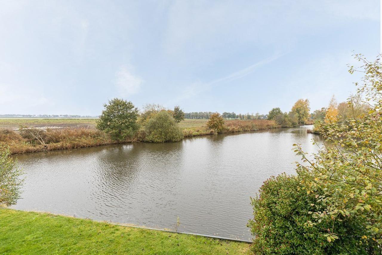 Detached by the canal with sauna - Image 3