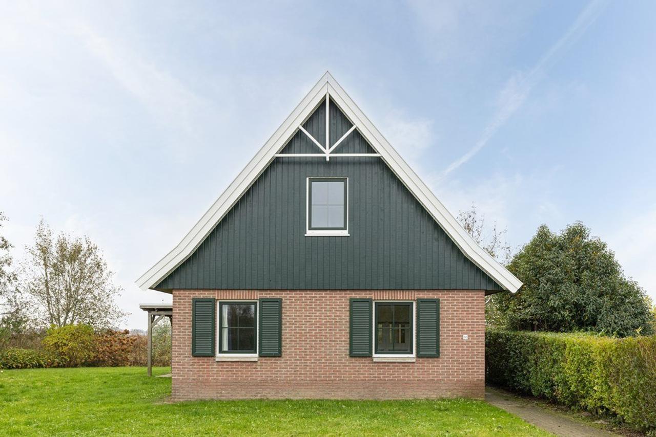 Detached by the canal with sauna - Image 4