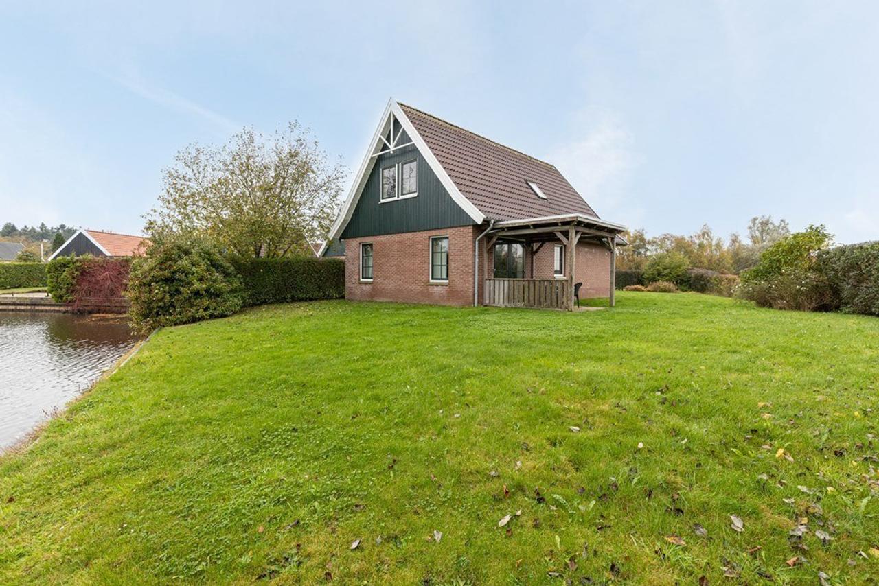 Detached by the canal with sauna - Image 5