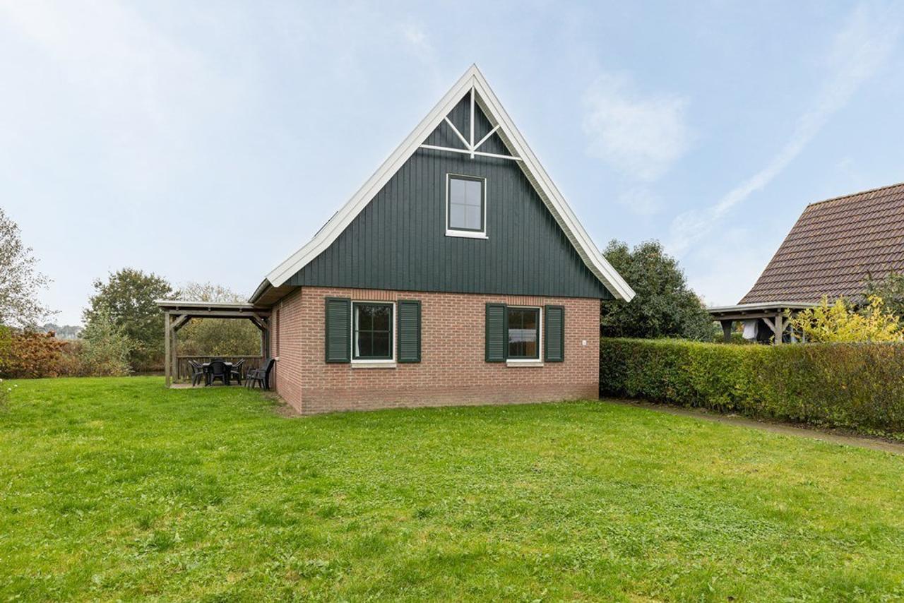 Detached by the canal with sauna - Image 6