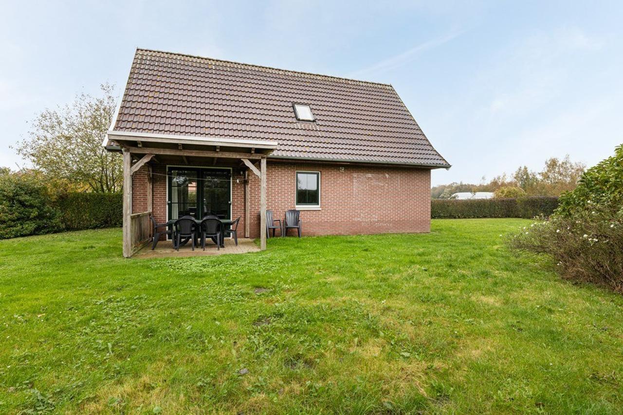 Detached by the canal with sauna - Image 7