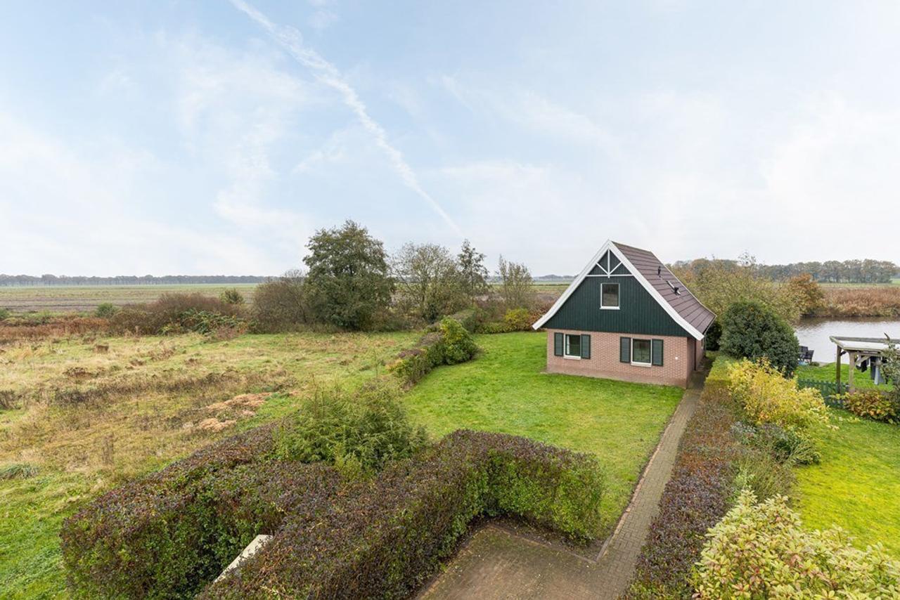 Detached by the canal with sauna - Image 8