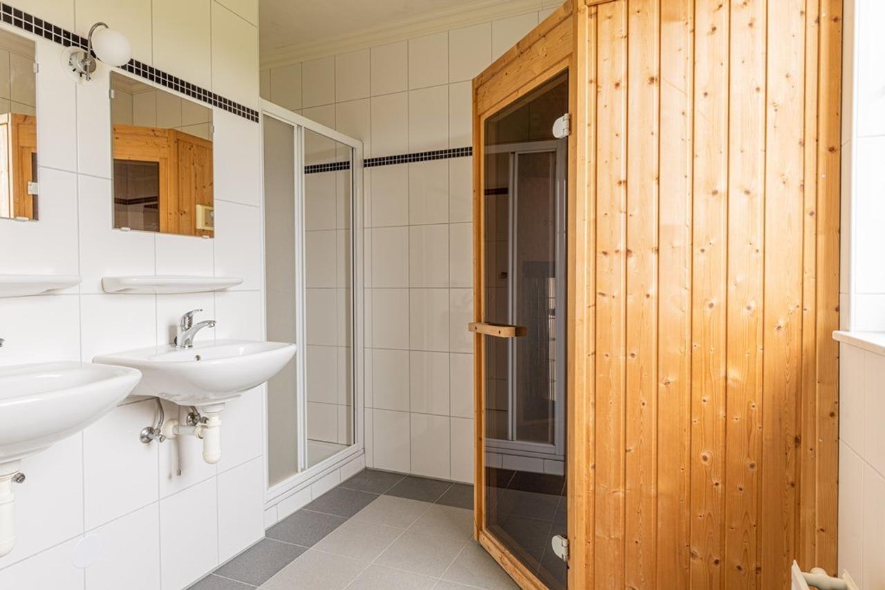 Detached by the canal with sauna - Image 16