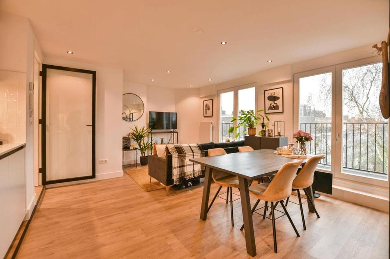 Zuidbalkon en 2 slaapkamers in Amsterdam - Afbeelding 2