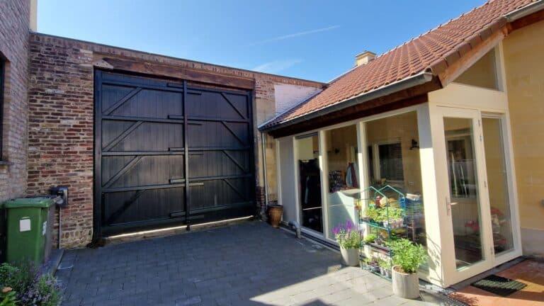 Monumental living with a courtyard - Image 4