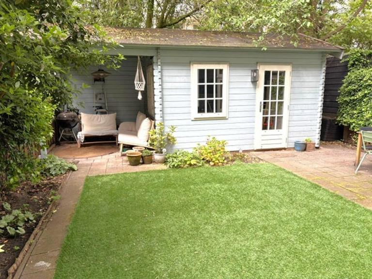 Benedenhuis met zonnige tuin in Rivierenbuurt - Afbeelding 7