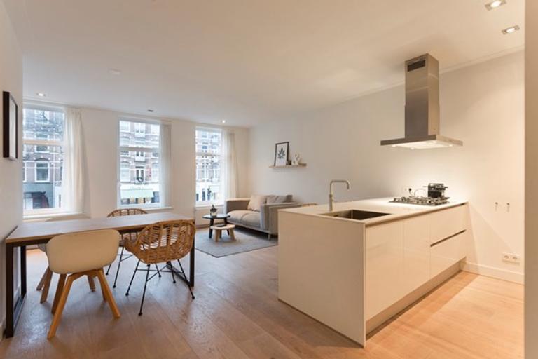 Licht 3-kamerappartement met balkon in De Pijp - Afbeelding 2