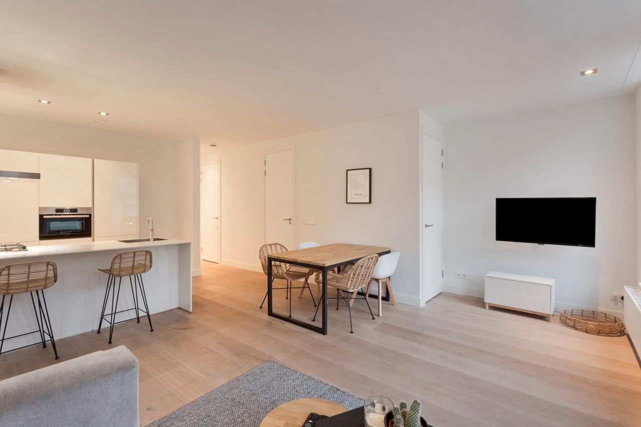 Licht 3-kamerappartement met balkon in De Pijp - Afbeelding 8