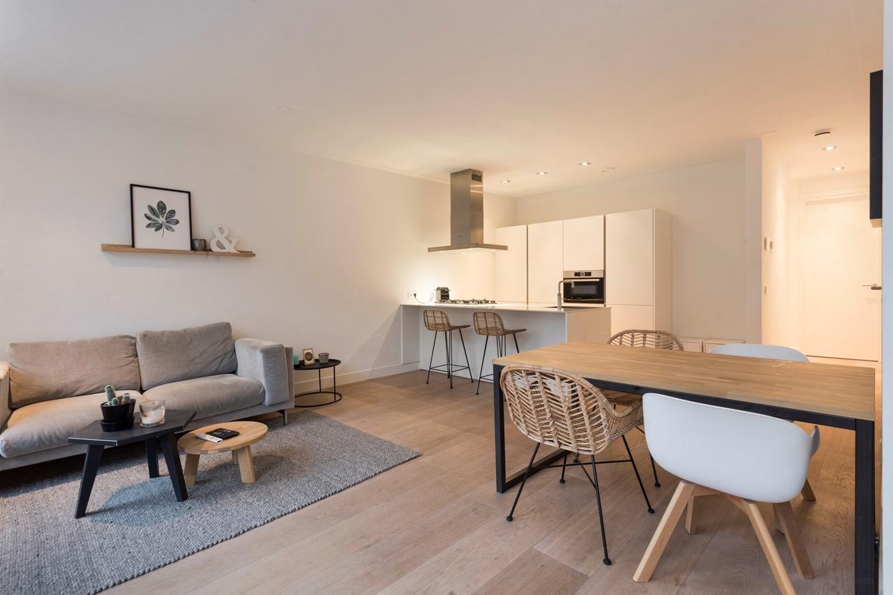 Licht 3-kamerappartement met balkon in De Pijp - Afbeelding 9