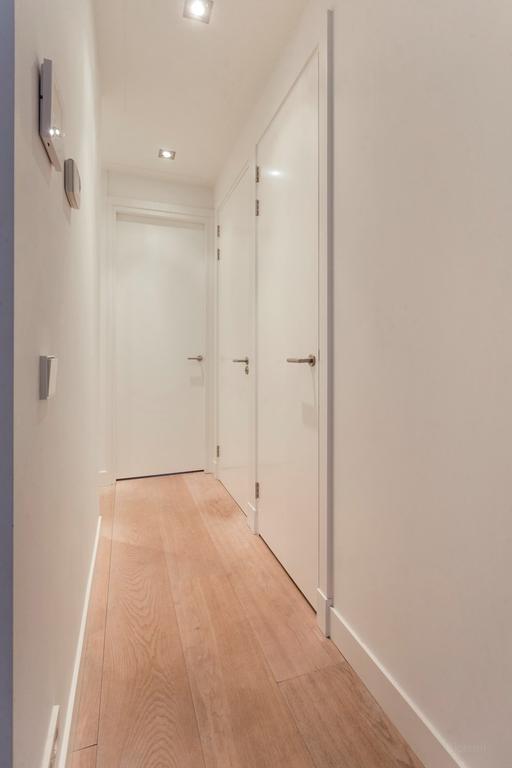 Licht 3-kamerappartement met balkon in De Pijp - Afbeelding 10