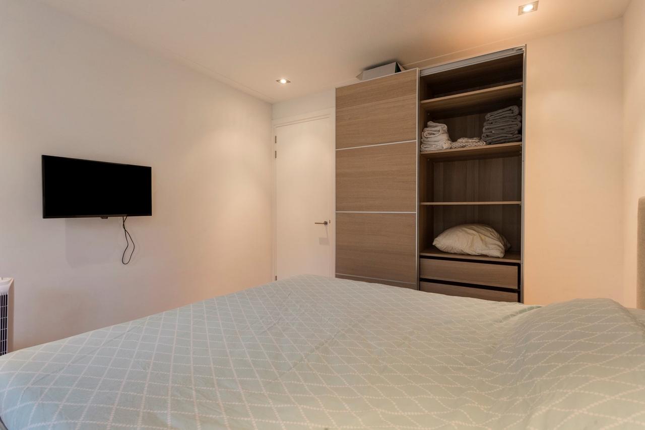 Licht 3-kamerappartement met balkon in De Pijp - Afbeelding 13