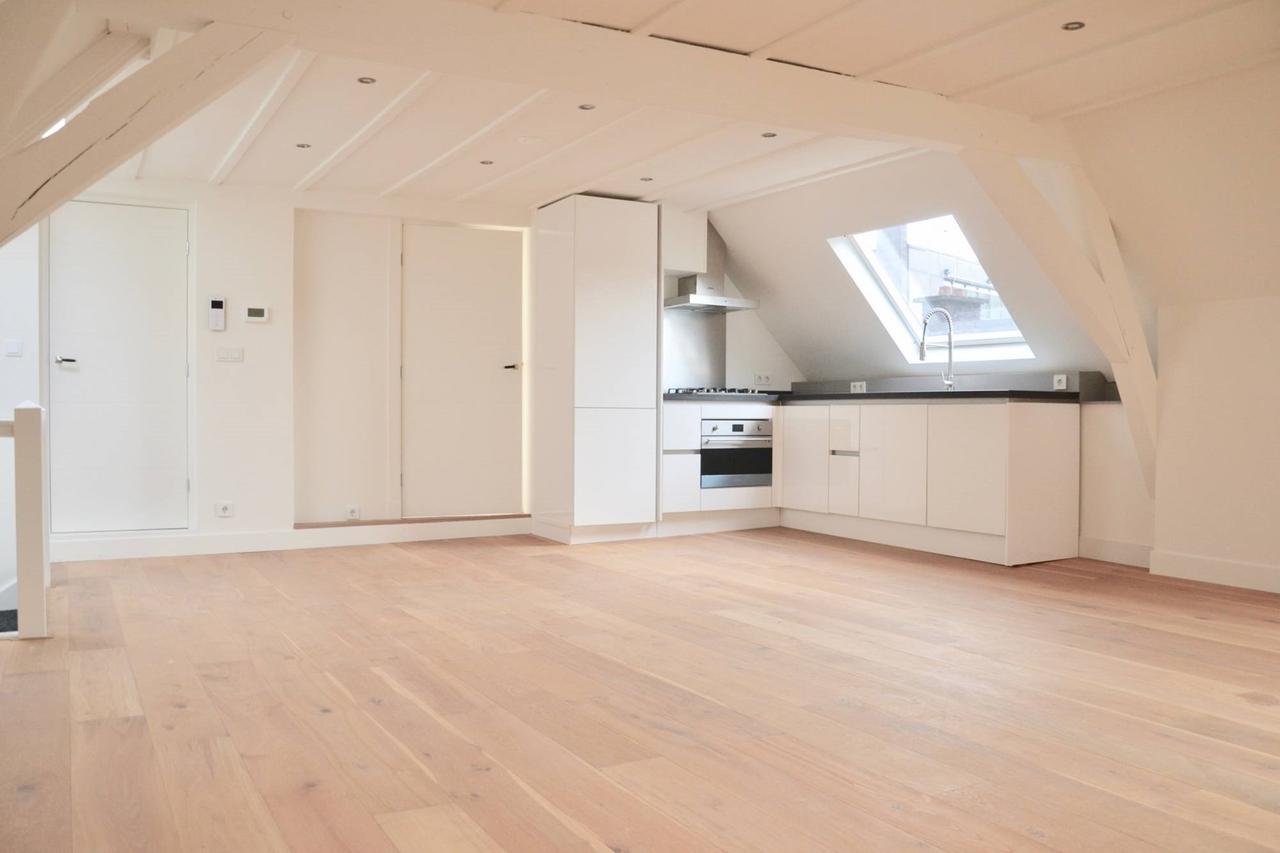 Gemeubileerde loft met dakterras in centrum - Afbeelding 1