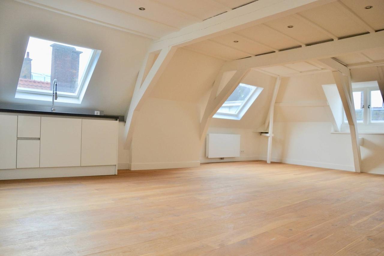 Gemeubileerde loft met dakterras in centrum - Afbeelding 2