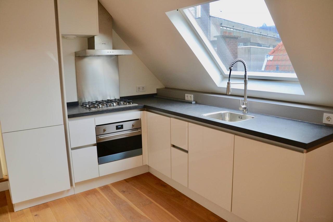 Gemeubileerde loft met dakterras in centrum - Afbeelding 4