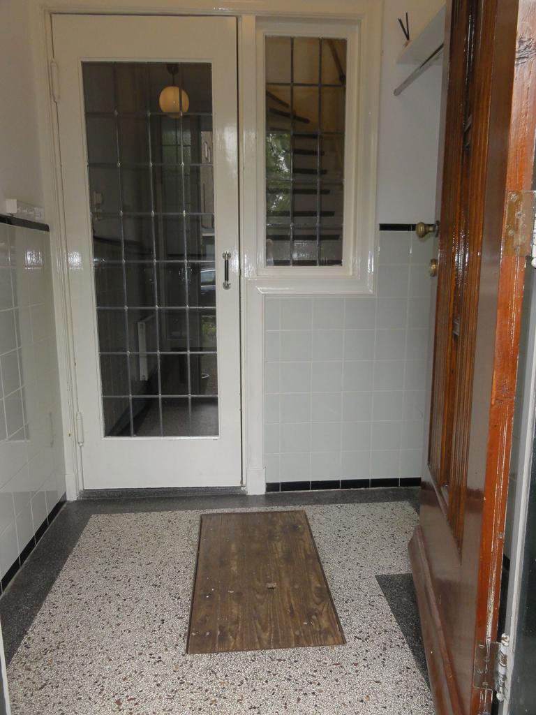 House with 5 bedrooms and south-facing garden - Image 3