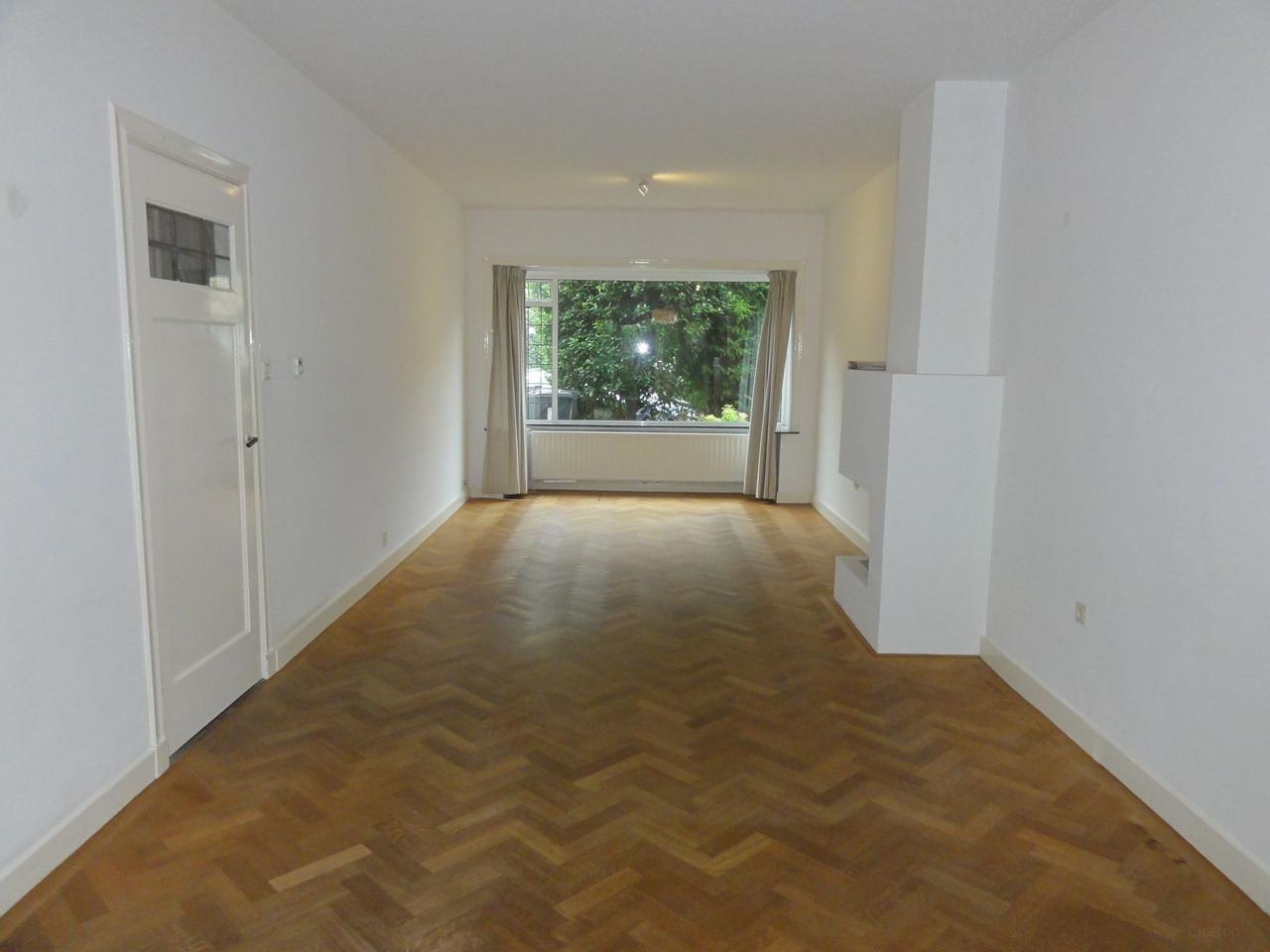 House with 5 bedrooms and south-facing garden - Image 5