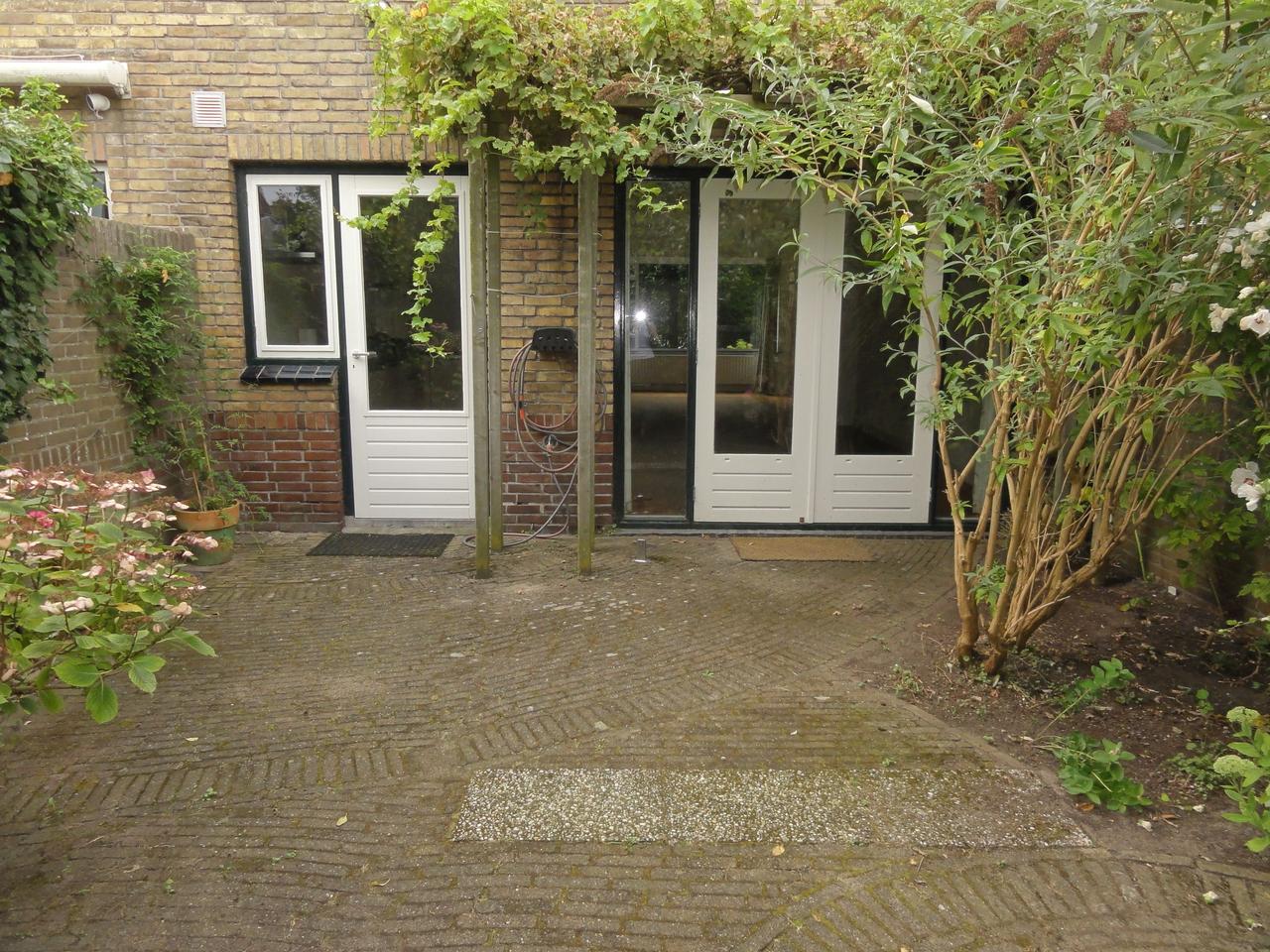 House with 5 bedrooms and south-facing garden - Image 11