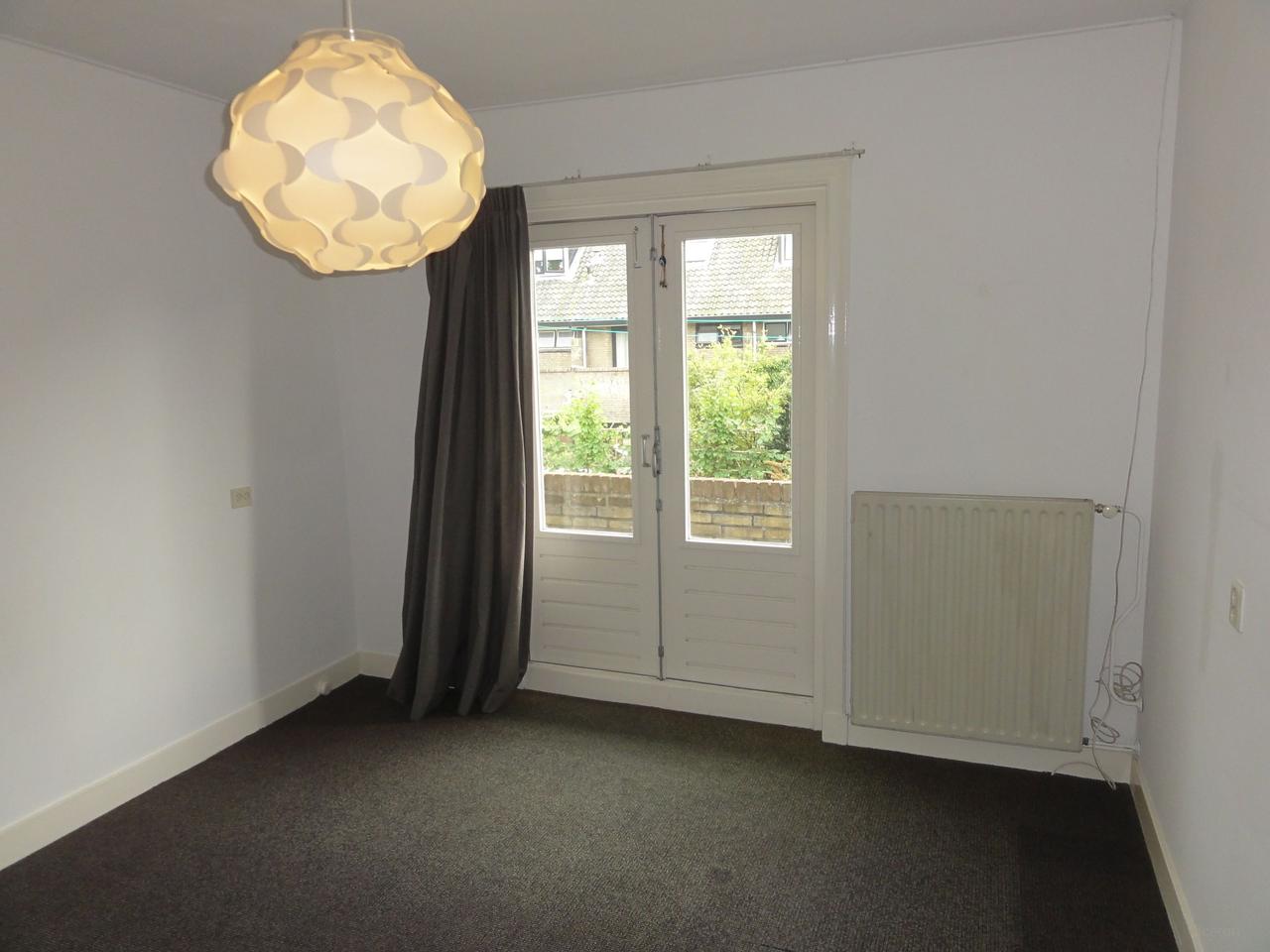 House with 5 bedrooms and south-facing garden - Image 13