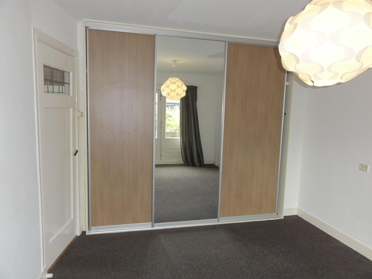 House with 5 bedrooms and south-facing garden - Image 14