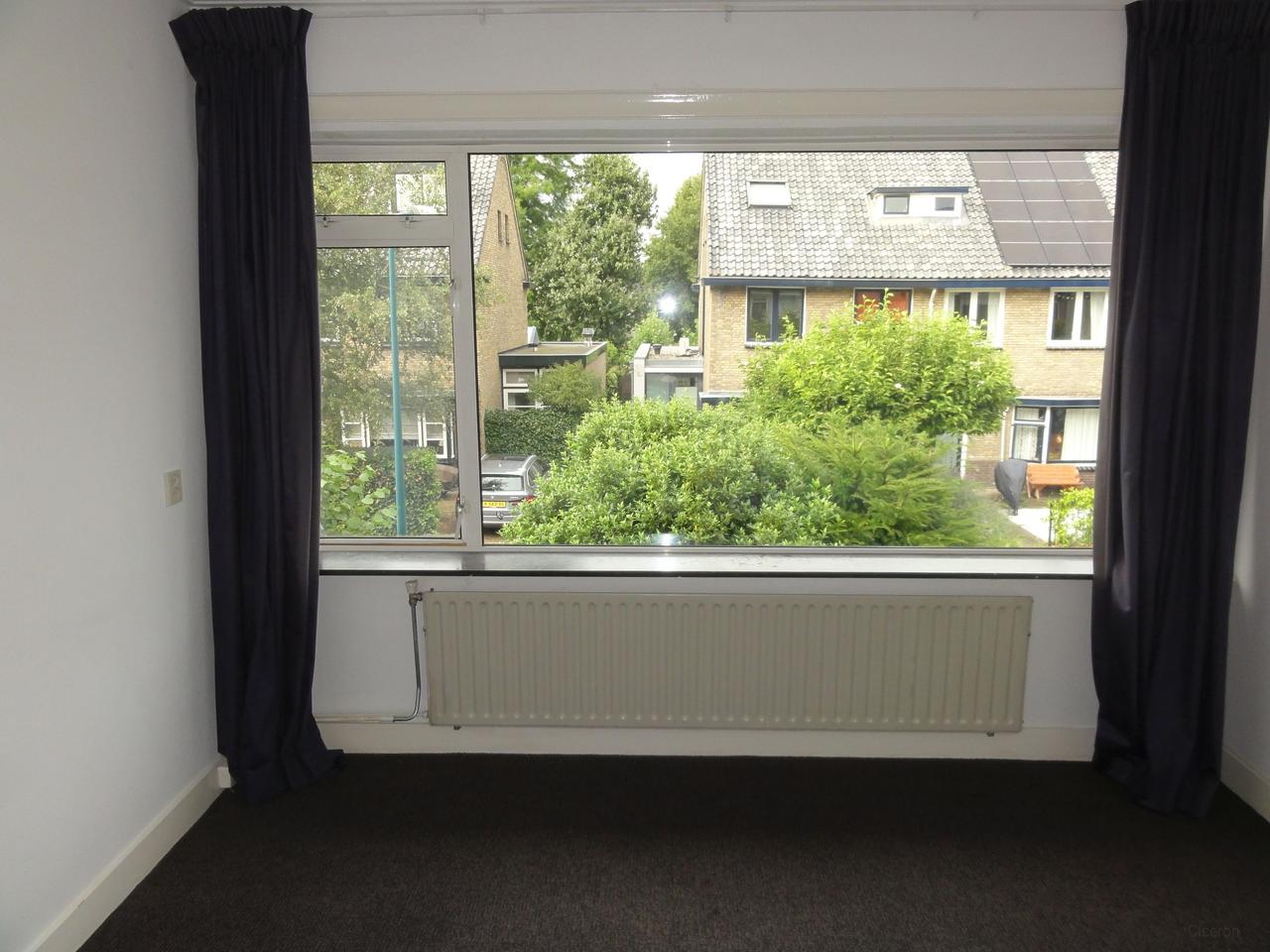 House with 5 bedrooms and south-facing garden - Image 16