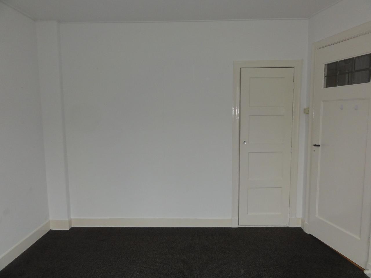 House with 5 bedrooms and south-facing garden - Image 17