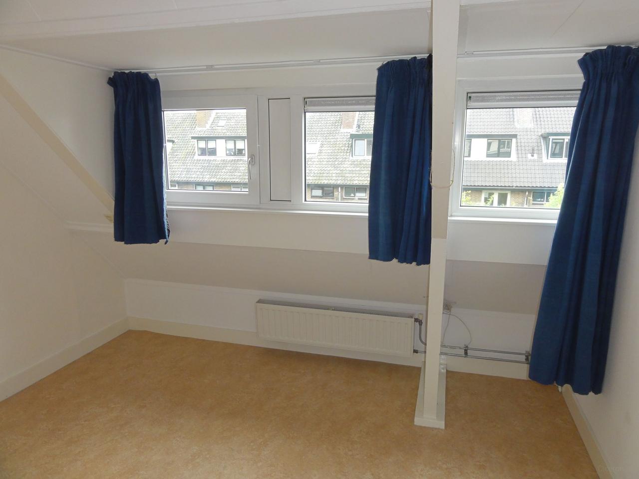 House with 5 bedrooms and south-facing garden - Image 23