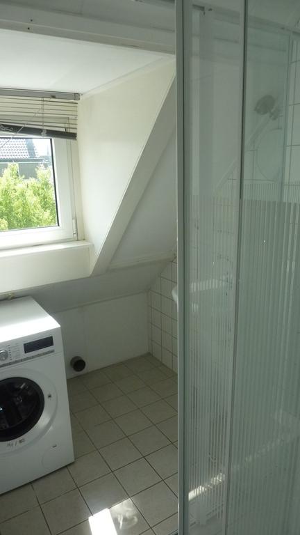 House with 5 bedrooms and south-facing garden - Image 25