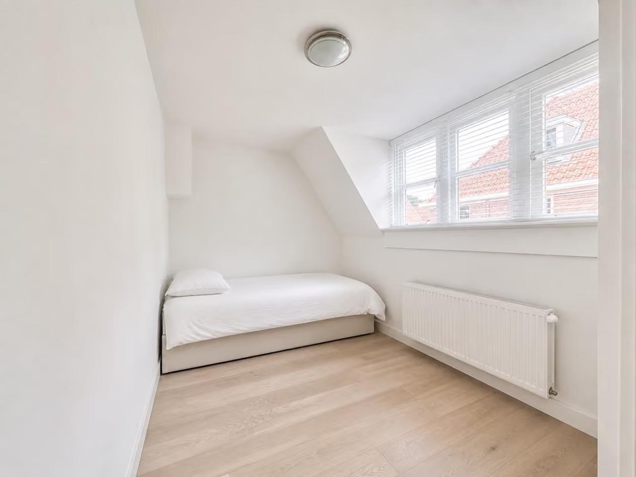 Family Home with Garden in Naarden Vesting - Image 11