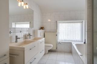 170 m² Furnished Apartment with Roof Terrace in Horst - Image 10